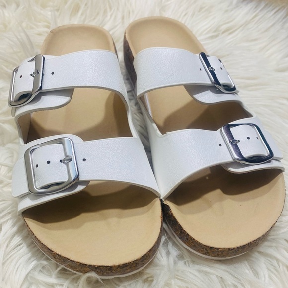CHARLOTTE RUSSE WHITE CORK BUCKLE SANDALS - Picture 7 of 7